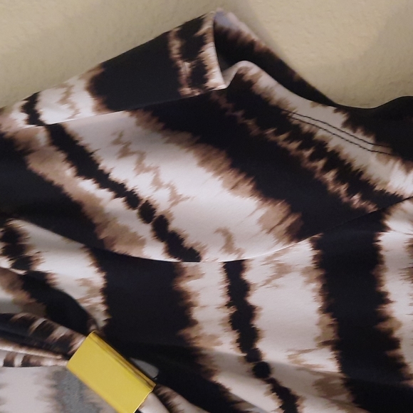 Black, Brown, White Blouse  *BOGO* - Picture 4 of 5